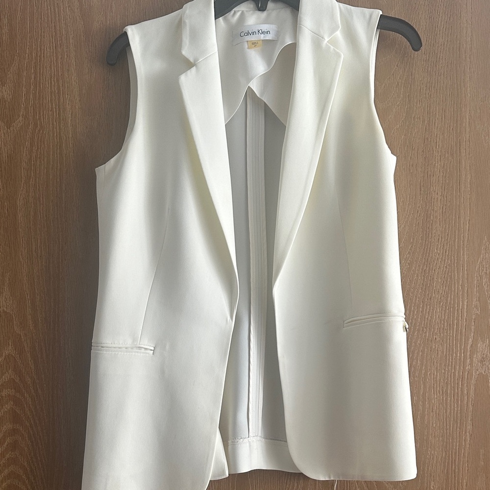 Calvin Klein Women's Cream Sleeveless Vest